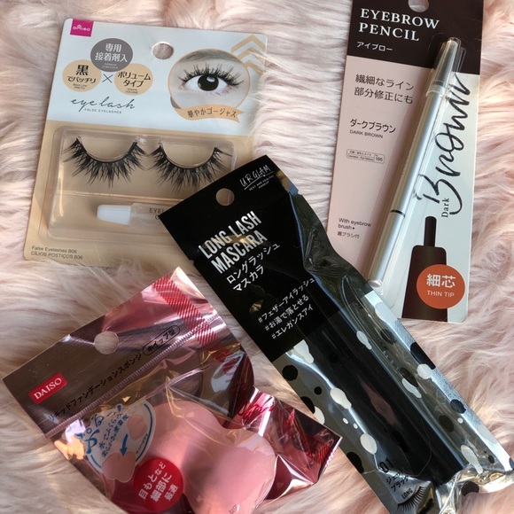 4 PIECE MAKE UP ON THE TO SET! Brand new - Picture 3 of 3